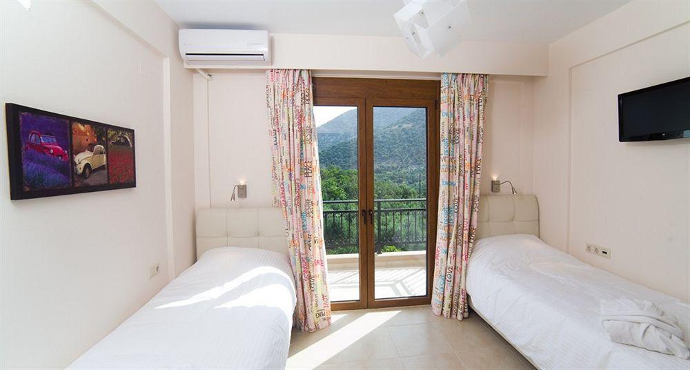 Pantheon Villas&Suites Vlikhádha Esterno foto
